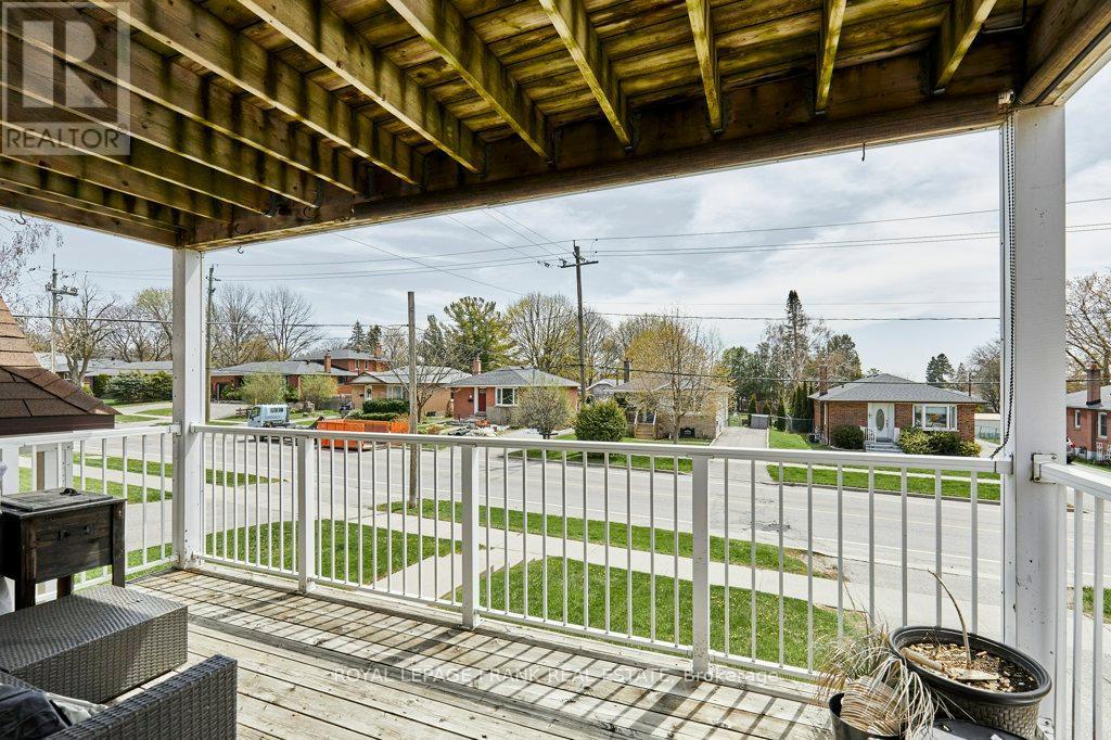 












706 DUNLOP STREET W

,
Whitby (Downtown Whitby),




Ontario
L1N1V5

