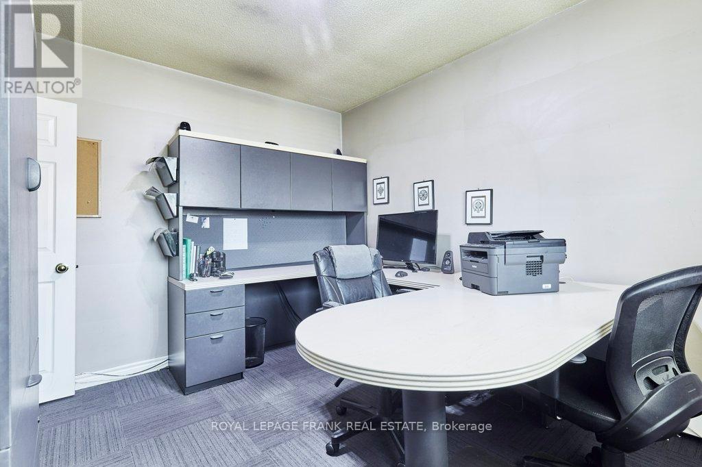 












706 DUNLOP STREET W

,
Whitby (Downtown Whitby),




Ontario
L1N1V5

