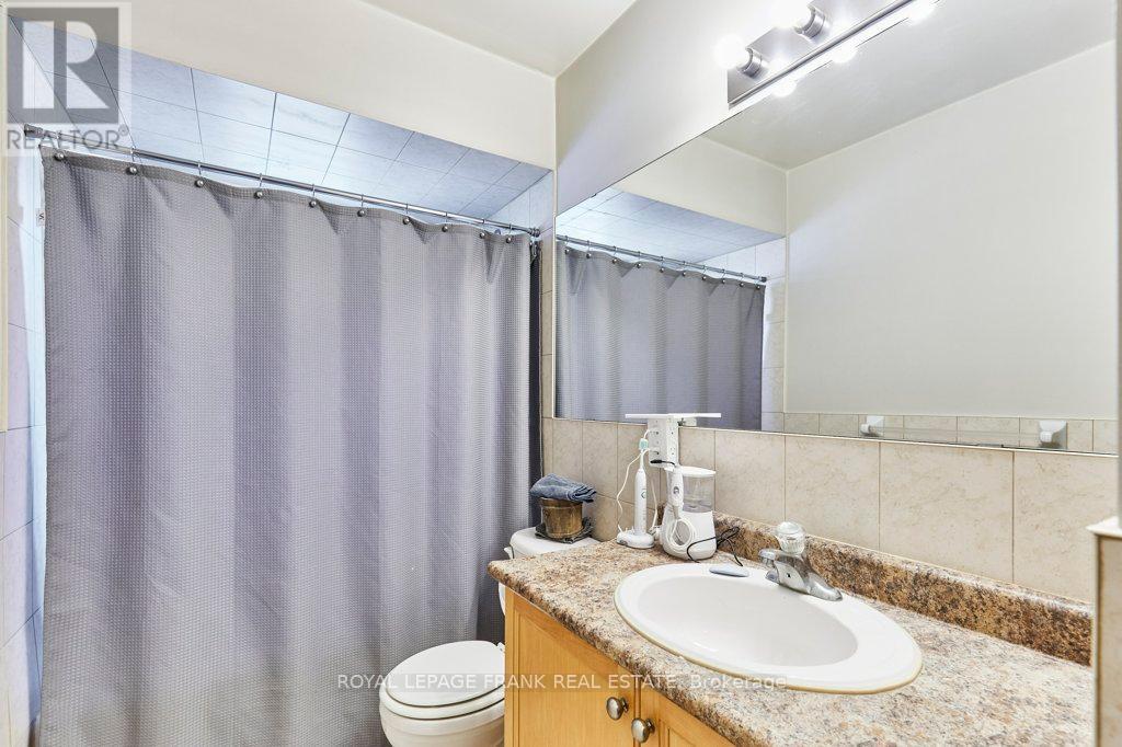 












706 DUNLOP STREET W

,
Whitby (Downtown Whitby),




Ontario
L1N1V5

