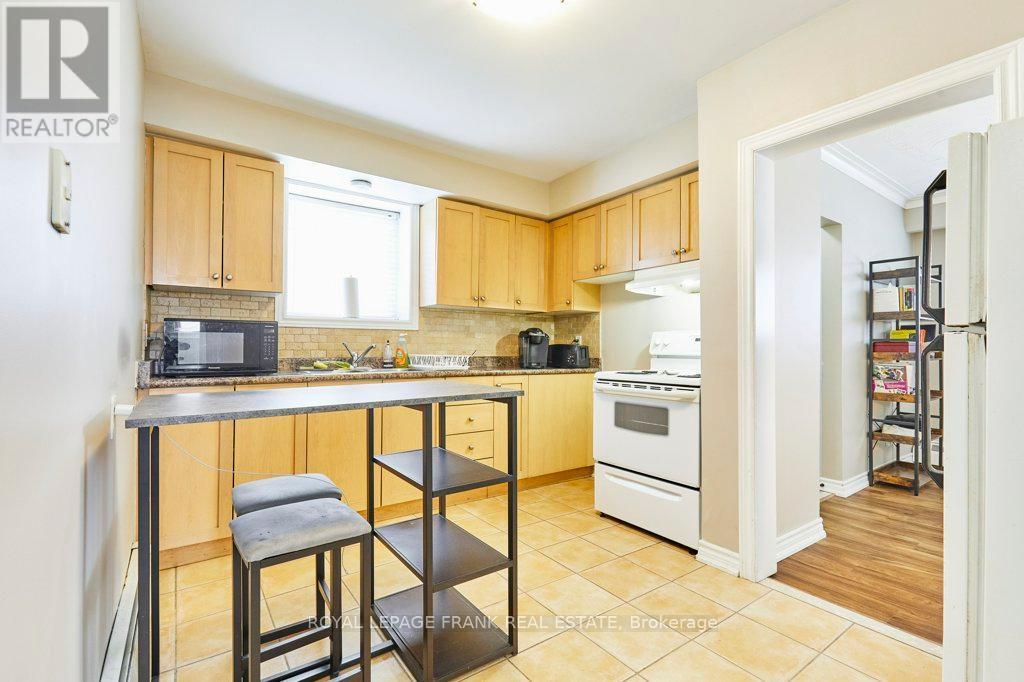 












706 DUNLOP STREET W

,
Whitby (Downtown Whitby),




Ontario
L1N1V5

