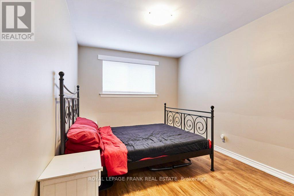 












706 DUNLOP STREET W

,
Whitby (Downtown Whitby),




Ontario
L1N1V5

