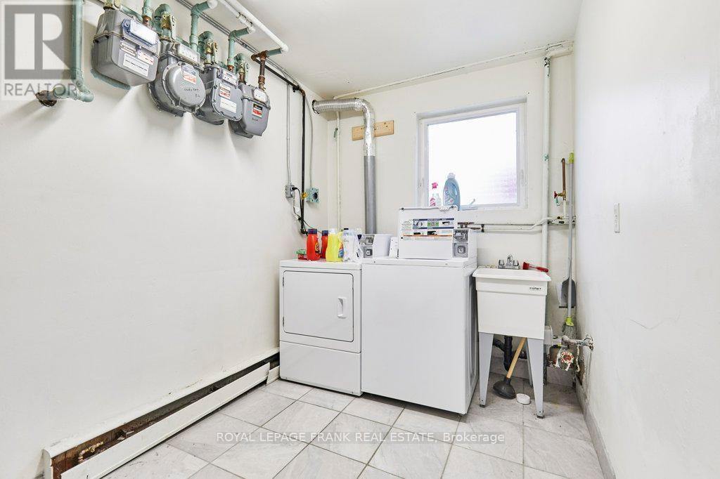 












706 DUNLOP STREET W

,
Whitby (Downtown Whitby),




Ontario
L1N1V5

