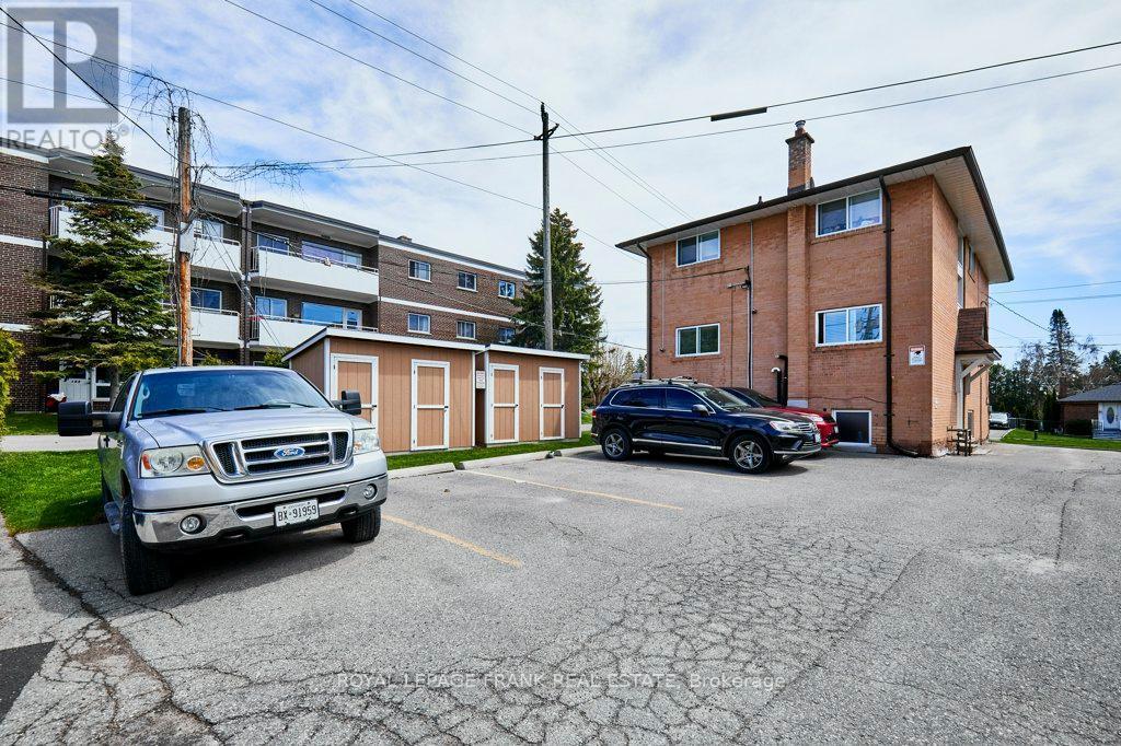 












706 DUNLOP STREET W

,
Whitby (Downtown Whitby),




Ontario
L1N1V5

