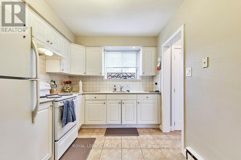 












706 DUNLOP STREET W

,
Whitby (Downtown Whitby),




Ontario
L1N1V5

