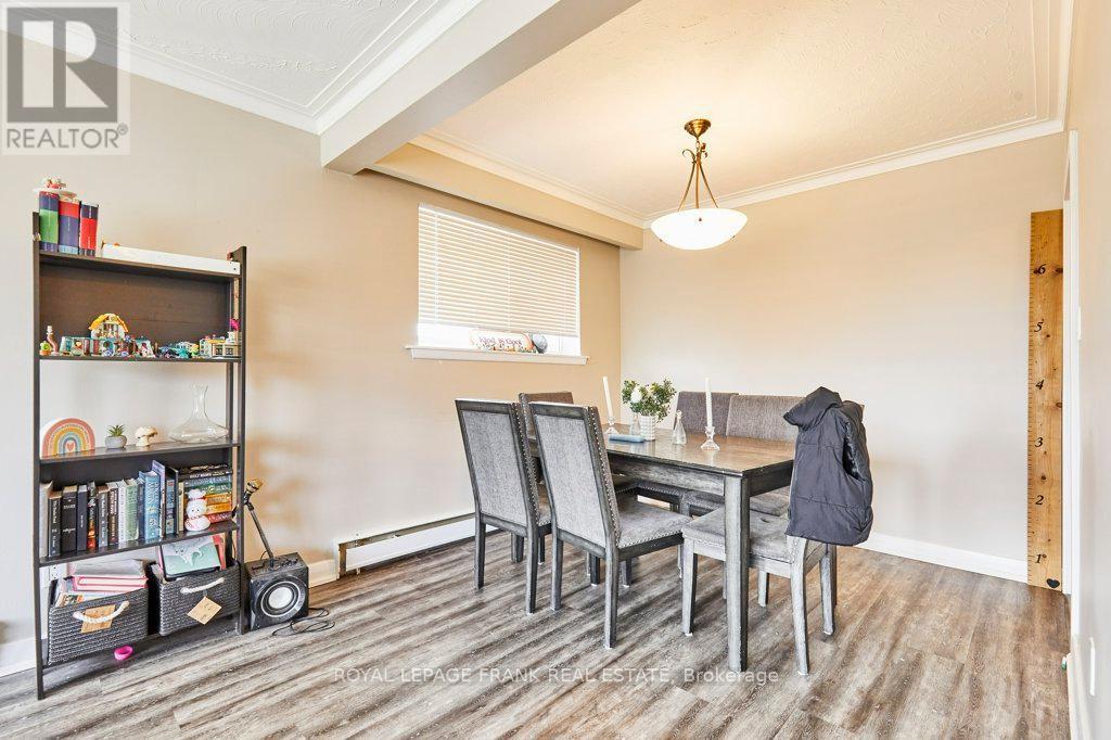 












706 DUNLOP STREET W

,
Whitby (Downtown Whitby),




Ontario
L1N1V5

