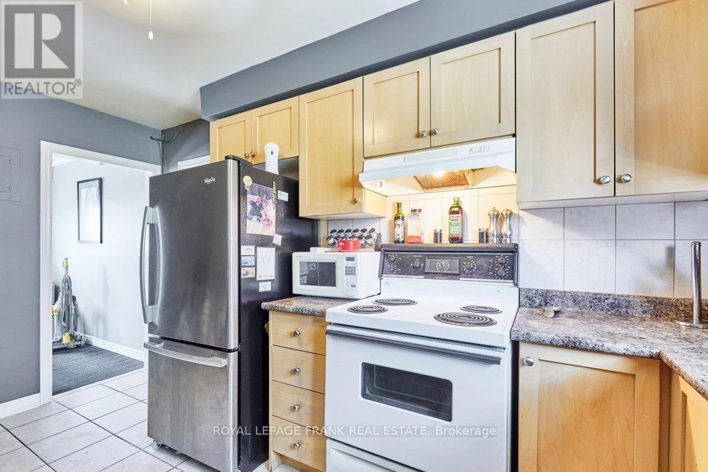 












706 DUNLOP STREET W

,
Whitby (Downtown Whitby),




Ontario
L1N1V5

