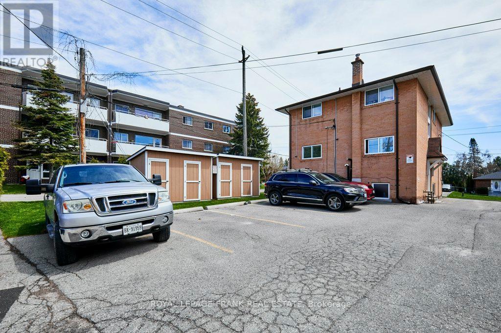 












706 DUNLOP STREET W

,
Whitby (Downtown Whitby),




Ontario
L1N1V5

