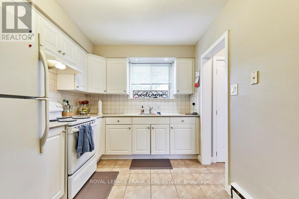 












706 DUNLOP STREET W

,
Whitby (Downtown Whitby),




Ontario
L1N1V5

