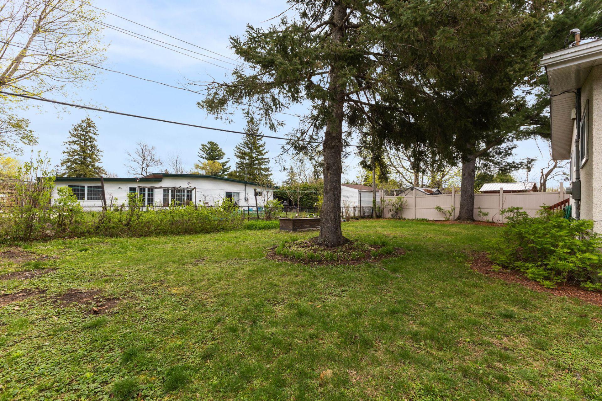 









17


Rue Eastern

,
Gatineau (Aylmer),




QC
J9H2L2

