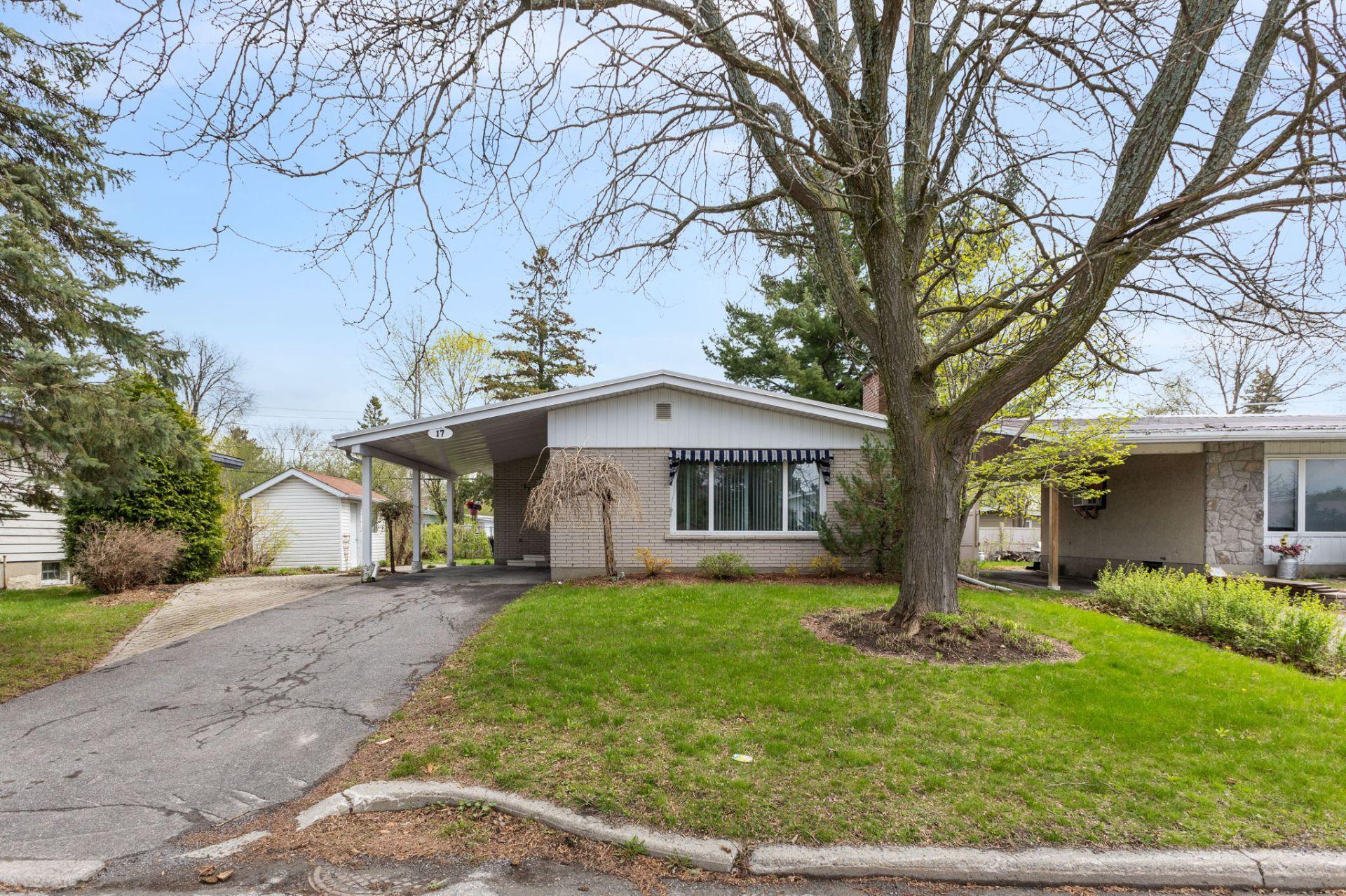 









17


Rue Eastern

,
Gatineau (Aylmer),




QC
J9H2L2

