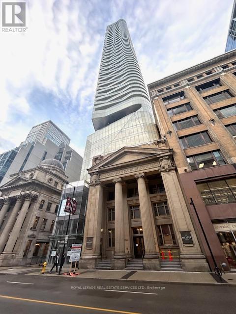 












1106 - 197 YONGE STREET

,
Toronto,




Ontario
M5B0C1

