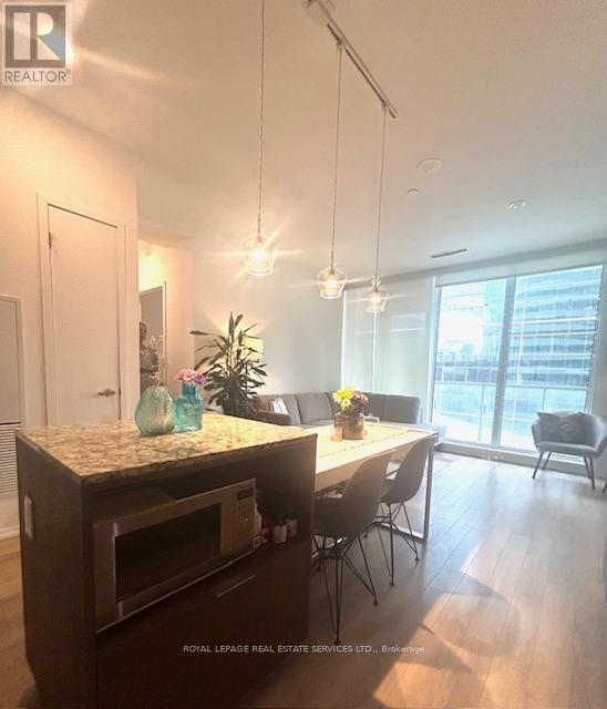 












1106 - 197 YONGE STREET

,
Toronto,




Ontario
M5B0C1

