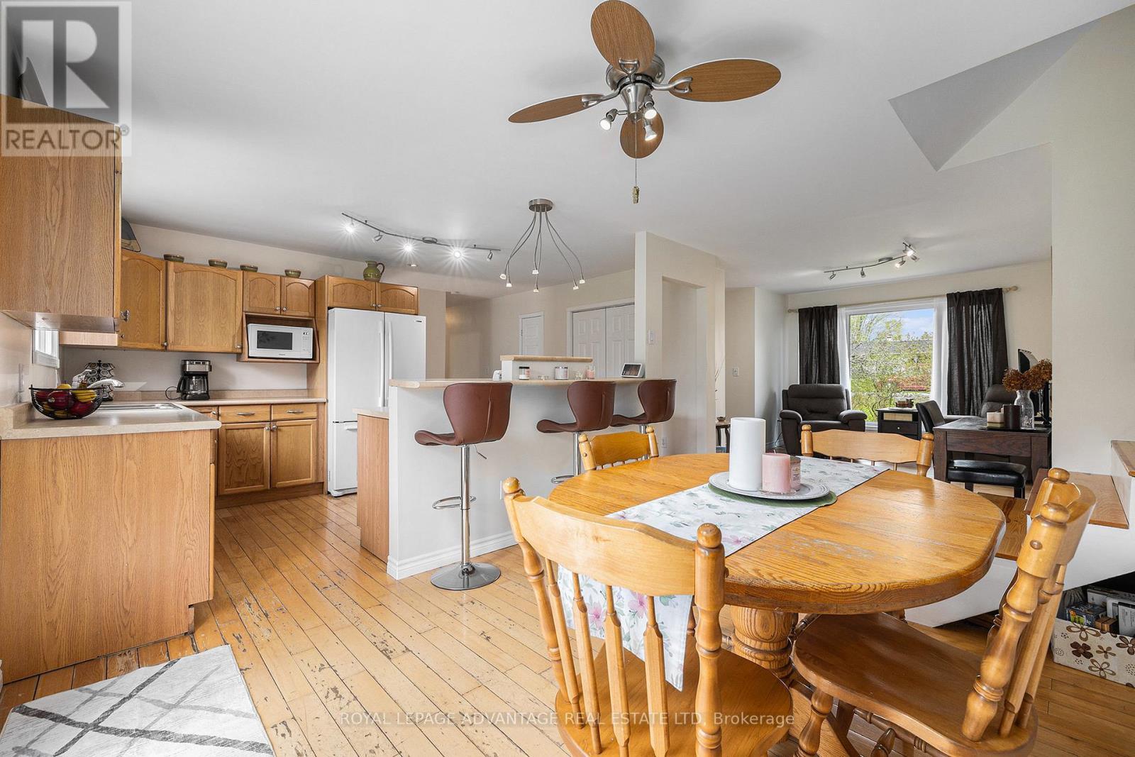 












2579 RIDEAU FERRY ROAD

,
Drummond/North Elmsley,




Ontario
K7H0G5

