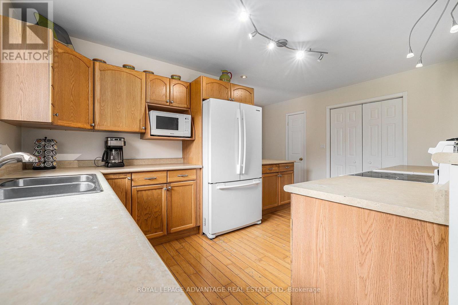 












2579 RIDEAU FERRY ROAD

,
Drummond/North Elmsley,




Ontario
K7H0G5


