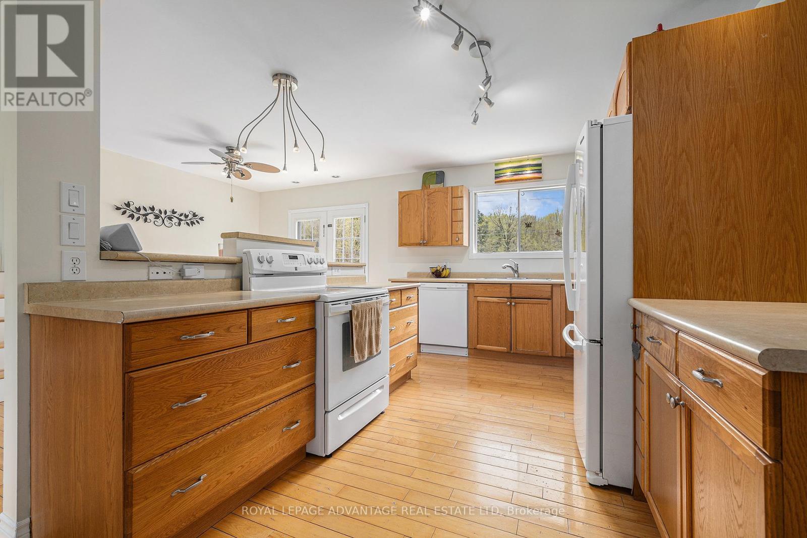 












2579 RIDEAU FERRY ROAD

,
Drummond/North Elmsley,




Ontario
K7H0G5

