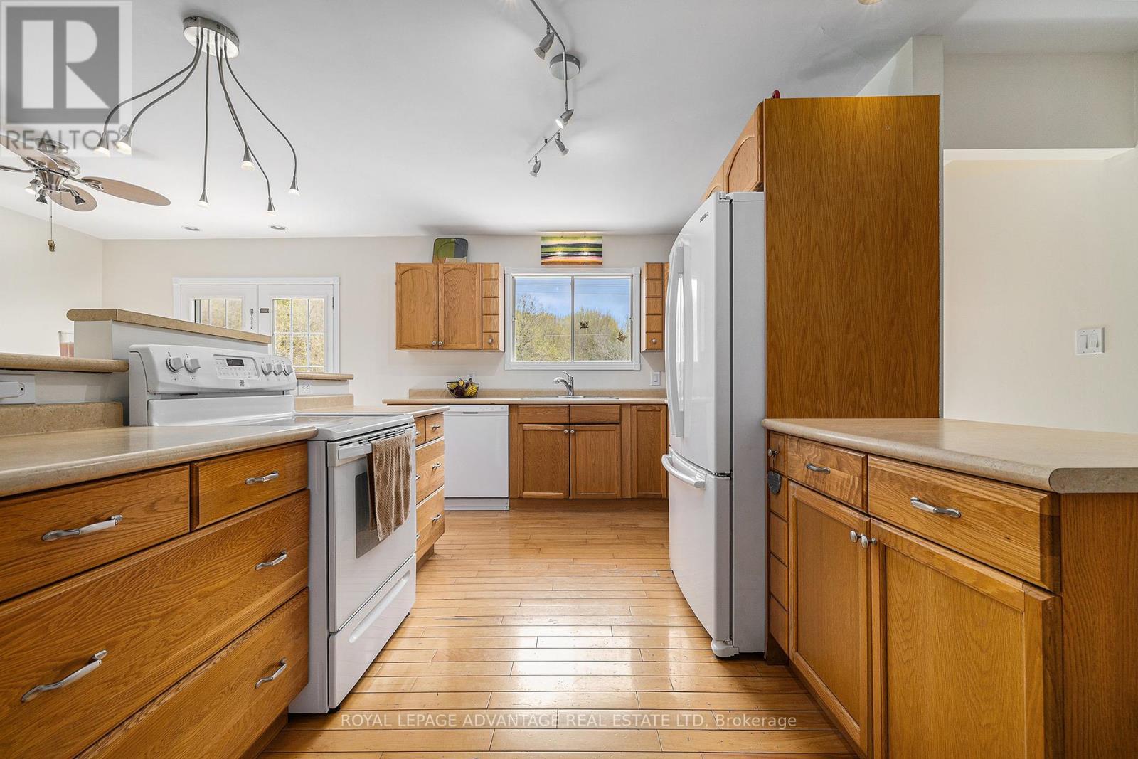 












2579 RIDEAU FERRY ROAD

,
Drummond/North Elmsley,




Ontario
K7H0G5

