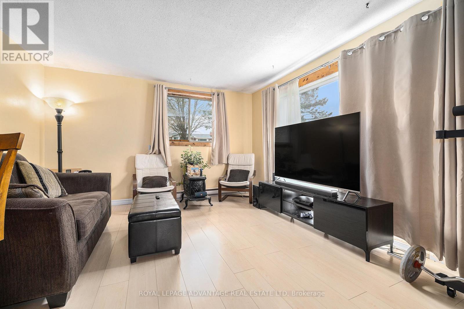 












2579 RIDEAU FERRY ROAD

,
Drummond/North Elmsley,




Ontario
K7H0G5

