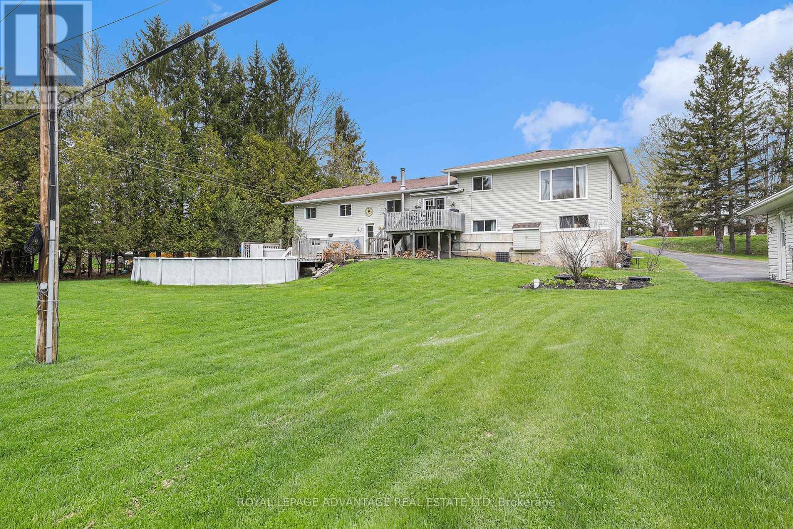 












2579 RIDEAU FERRY ROAD

,
Drummond/North Elmsley,




Ontario
K7H0G5

