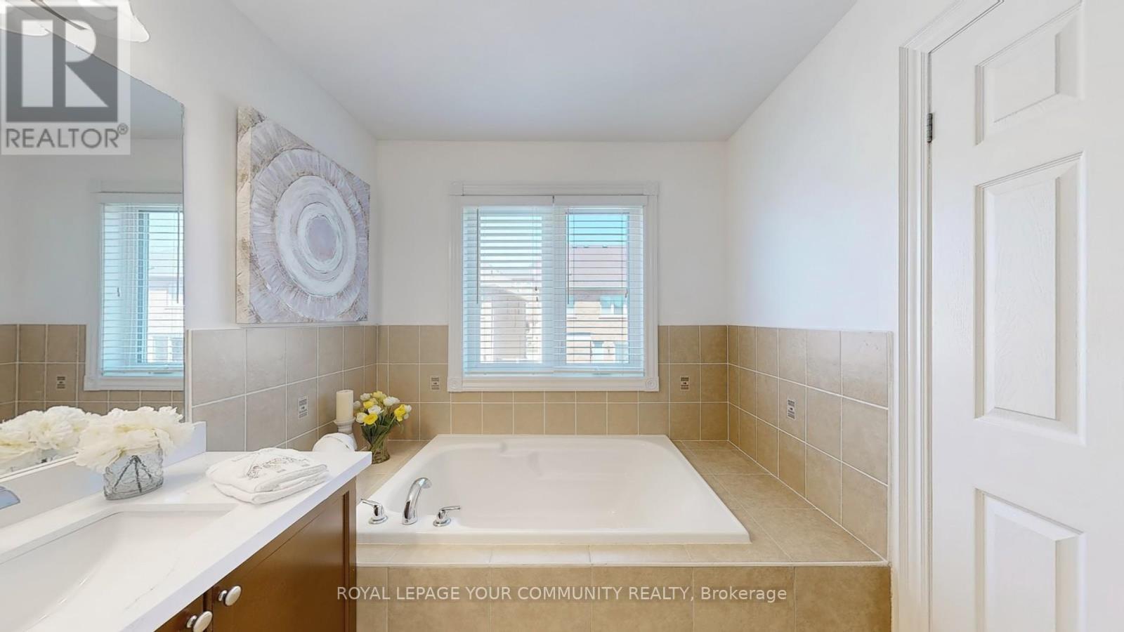 












18 SISINA AVENUE

,
Markham,




Ontario
L6C0H6

