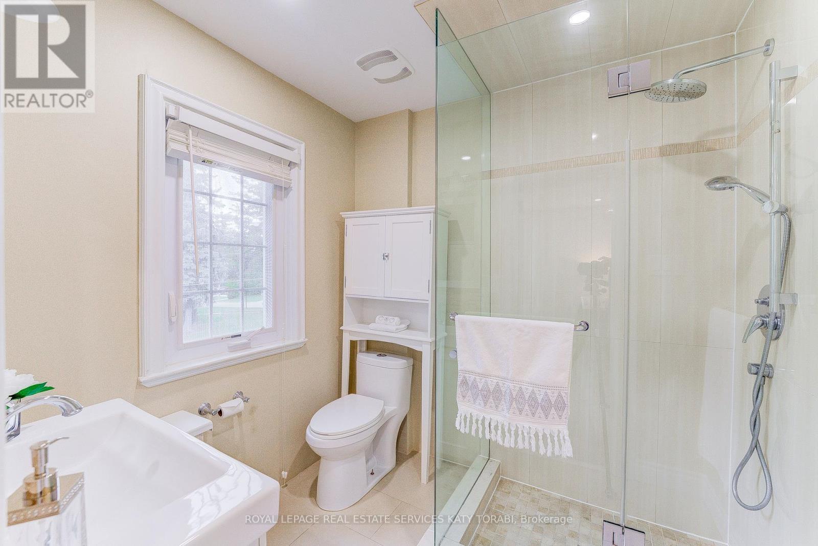 












603 SPADINA ROAD

,
Toronto,




Ontario
M5P2X1

