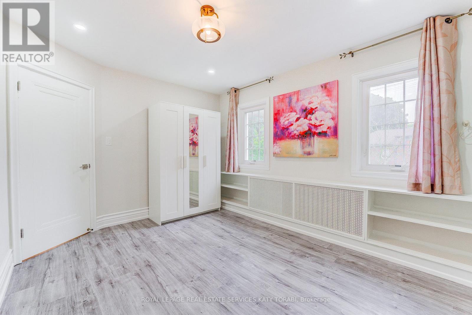












603 SPADINA ROAD

,
Toronto,




Ontario
M5P2X1

