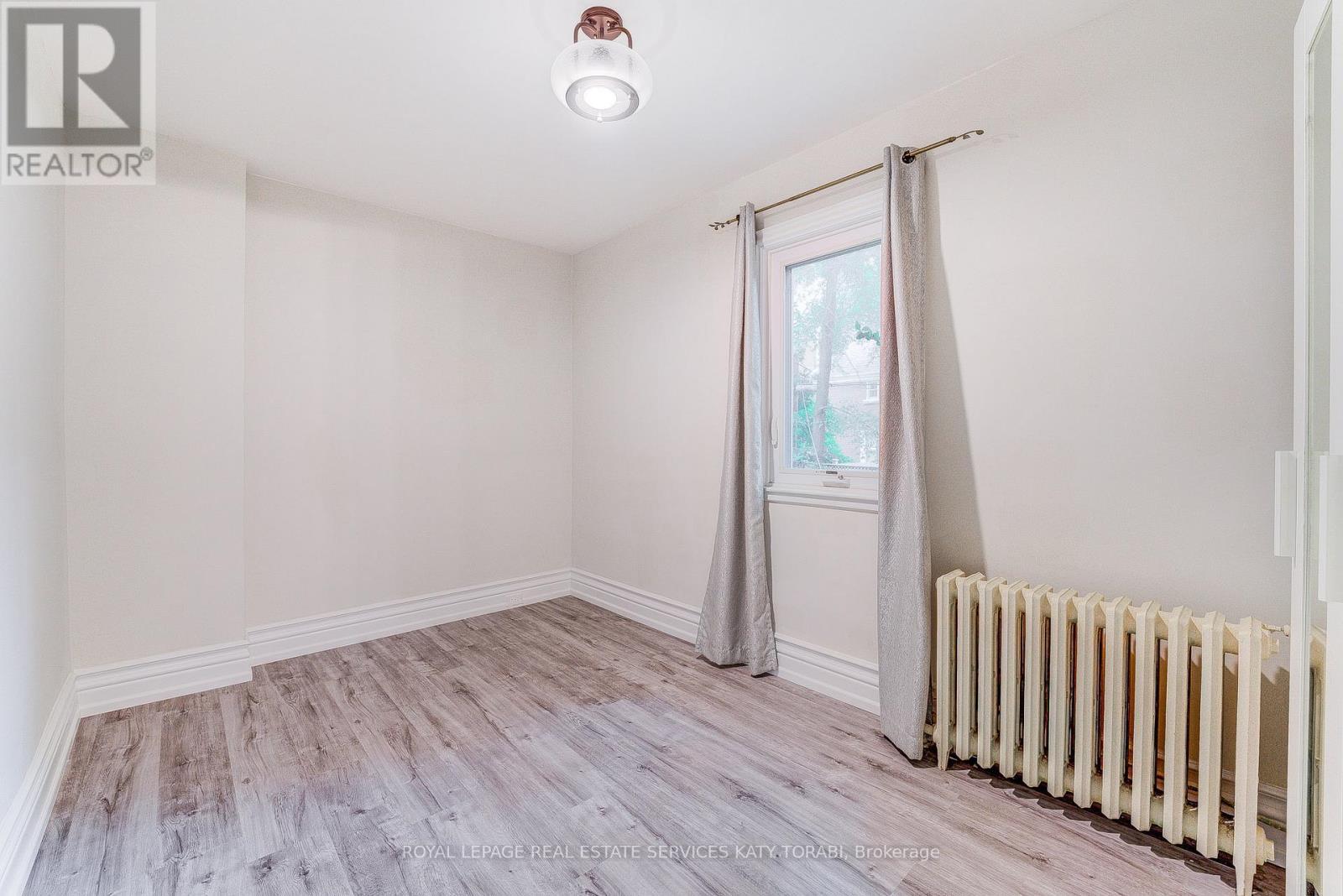 












603 SPADINA ROAD

,
Toronto,




Ontario
M5P2X1

