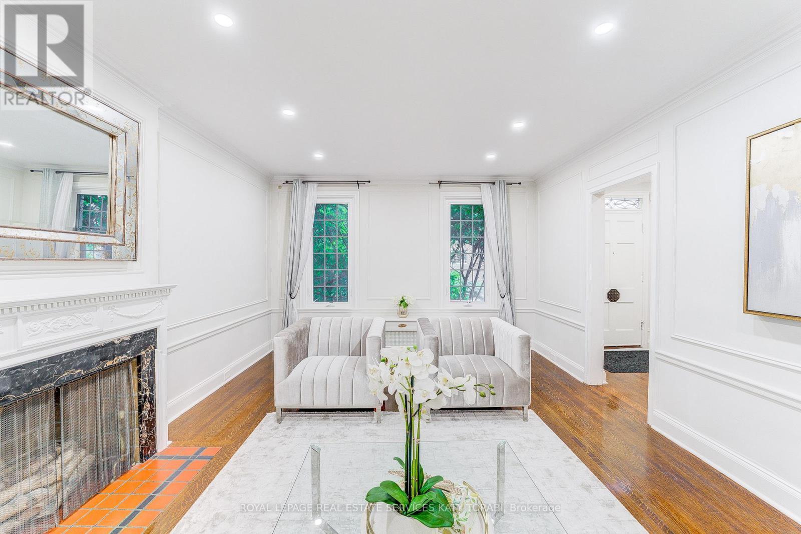 












603 SPADINA ROAD

,
Toronto,




Ontario
M5P2X1

