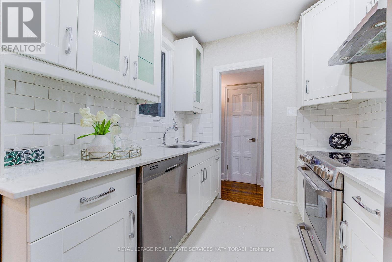 












603 SPADINA ROAD

,
Toronto,




Ontario
M5P2X1

