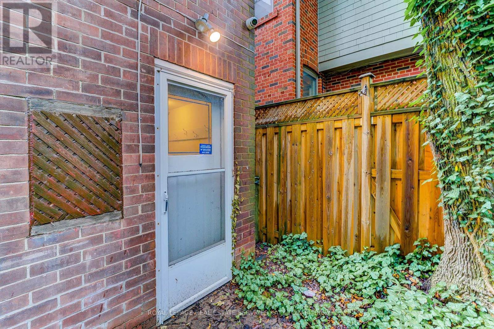 












603 SPADINA ROAD

,
Toronto,




Ontario
M5P2X1

