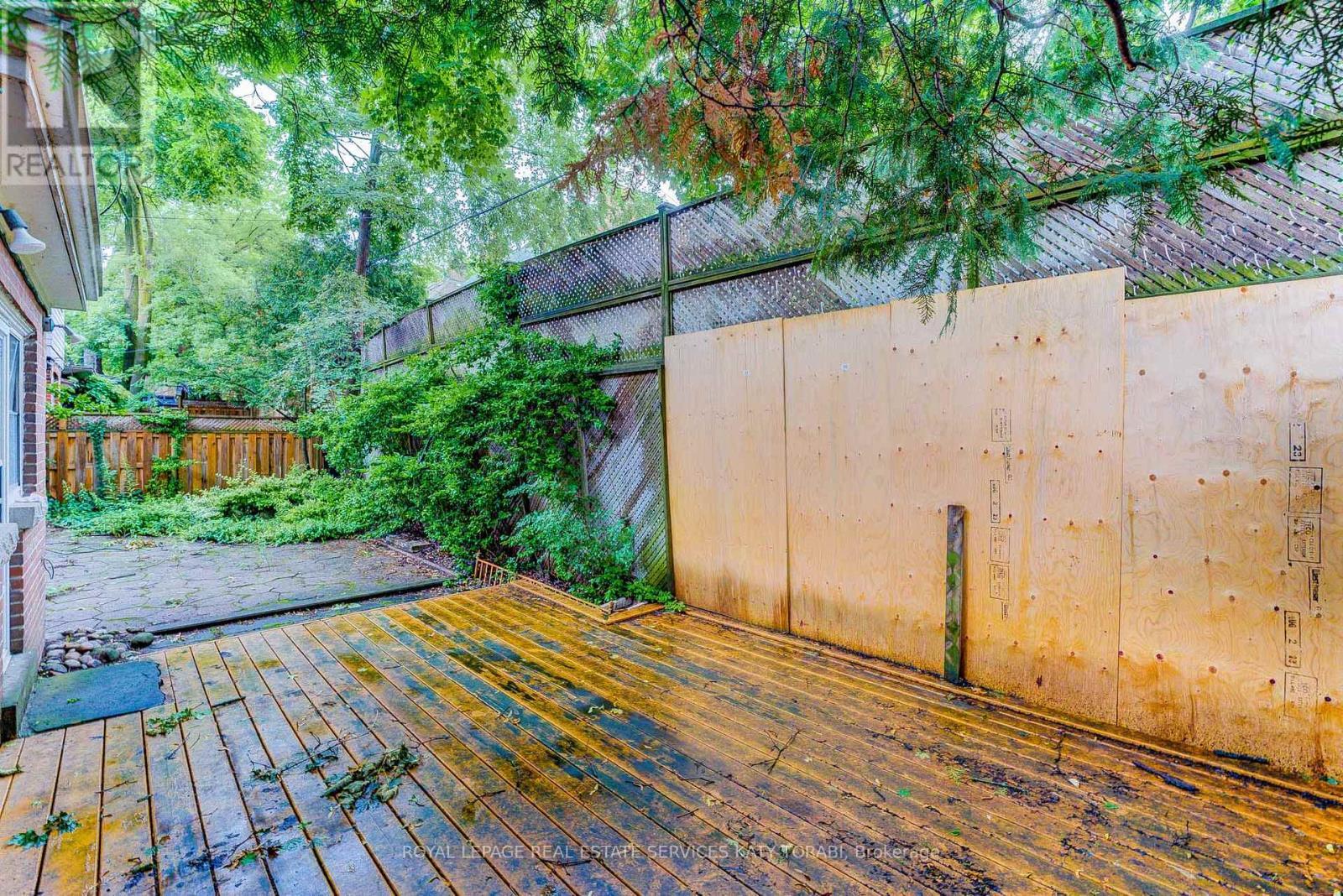












603 SPADINA ROAD

,
Toronto,




Ontario
M5P2X1

