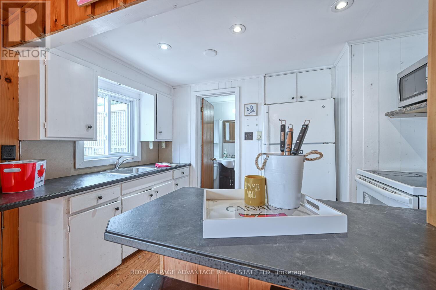 












106 MACMILLAN DRIVE

,
Tay Valley,




Ontario
K7H3C5

