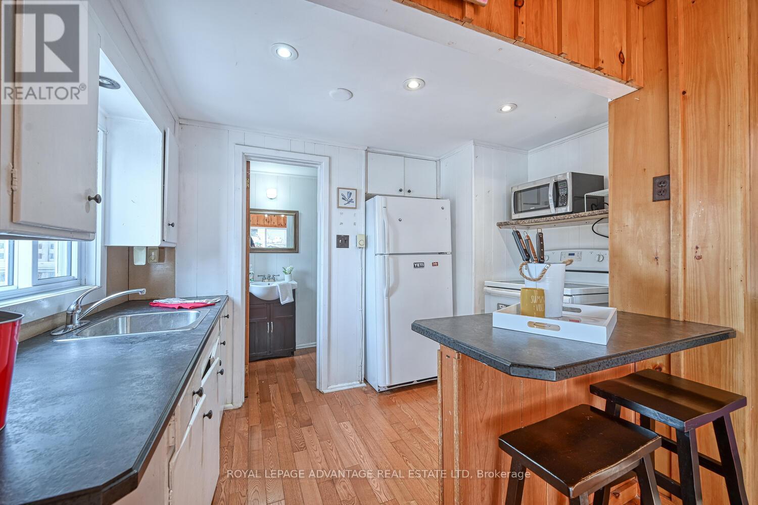 












106 MACMILLAN DRIVE

,
Tay Valley,




Ontario
K7H3C5

