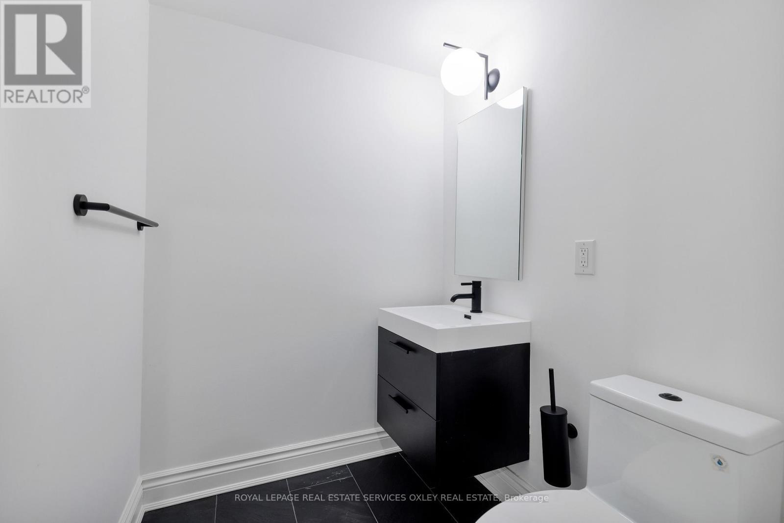 












33 WEBSTER AVENUE

,
Toronto,




Ontario
M5R1N6

