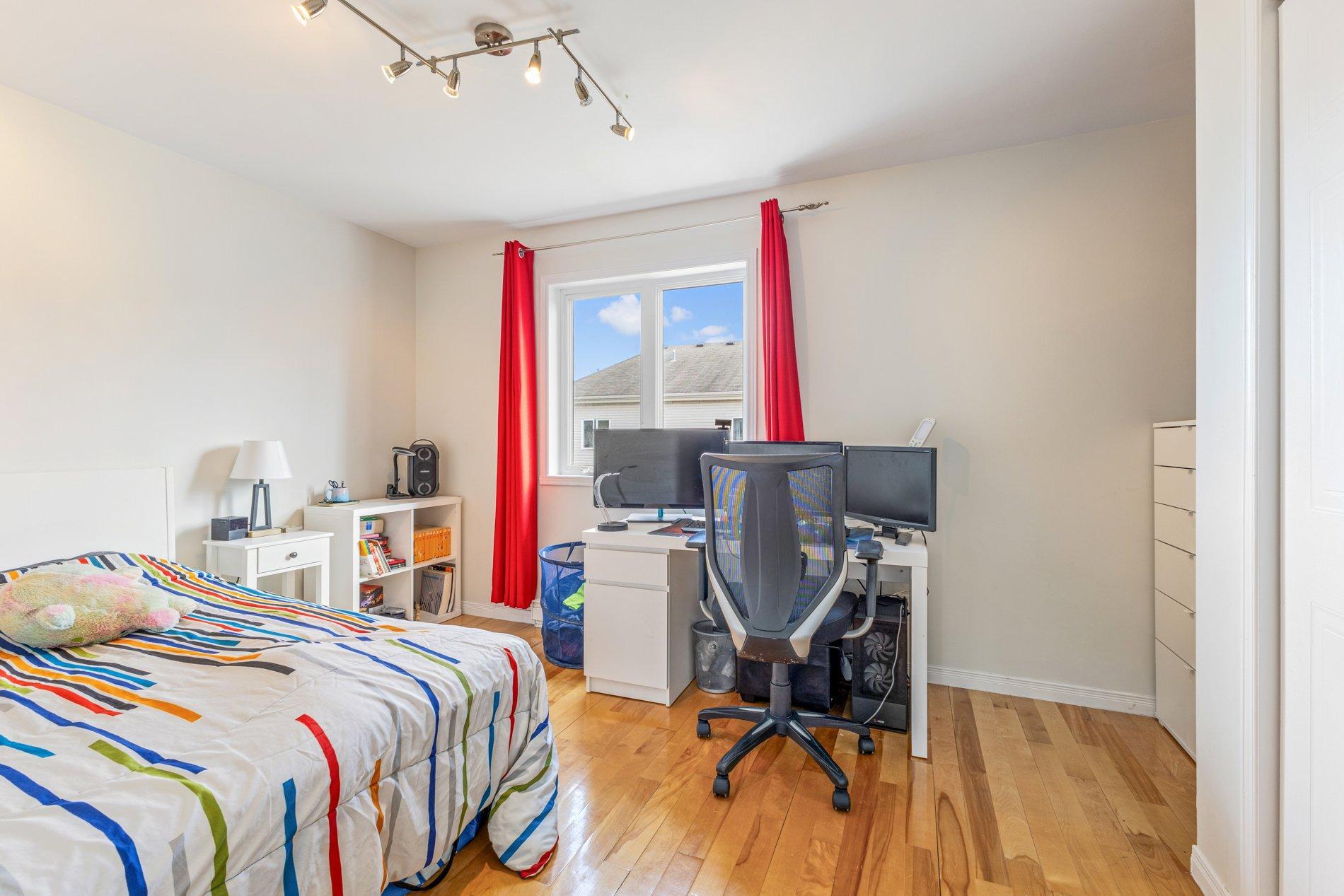 









4643


Boul. Dagenais O.

,
Laval (Fabreville),




QC
H7R1L7

