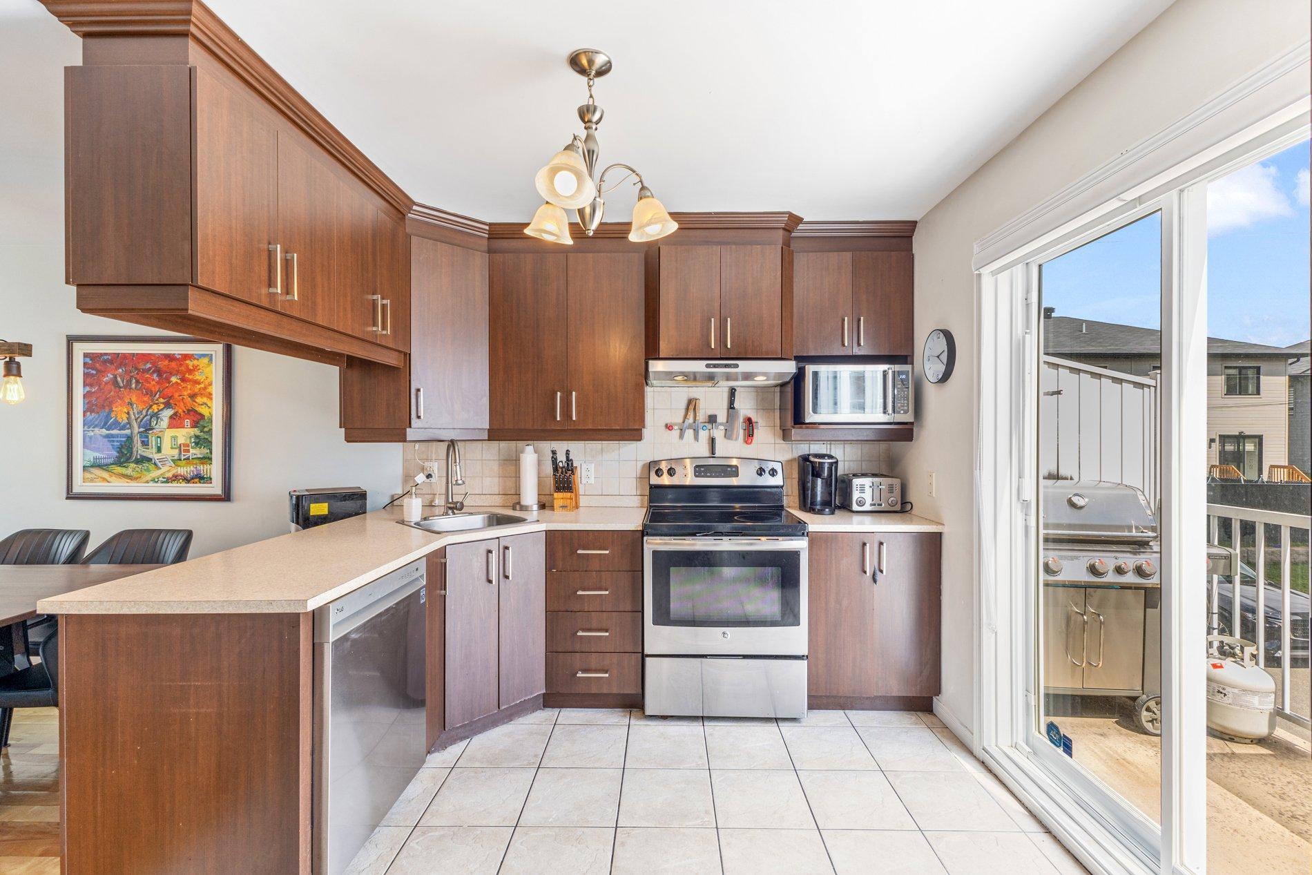 









4643


Boul. Dagenais O.

,
Laval (Fabreville),




QC
H7R1L7


