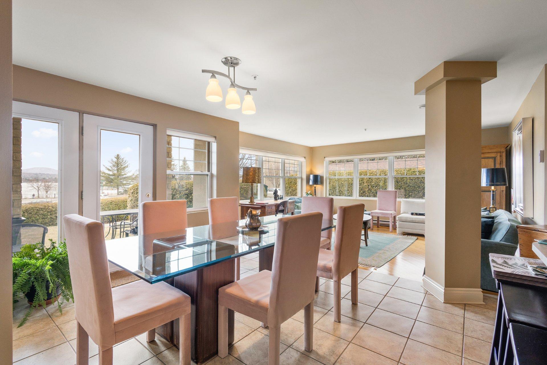 









35


Rue du Quai

, 101,
Magog,




QC
J1X2E2

