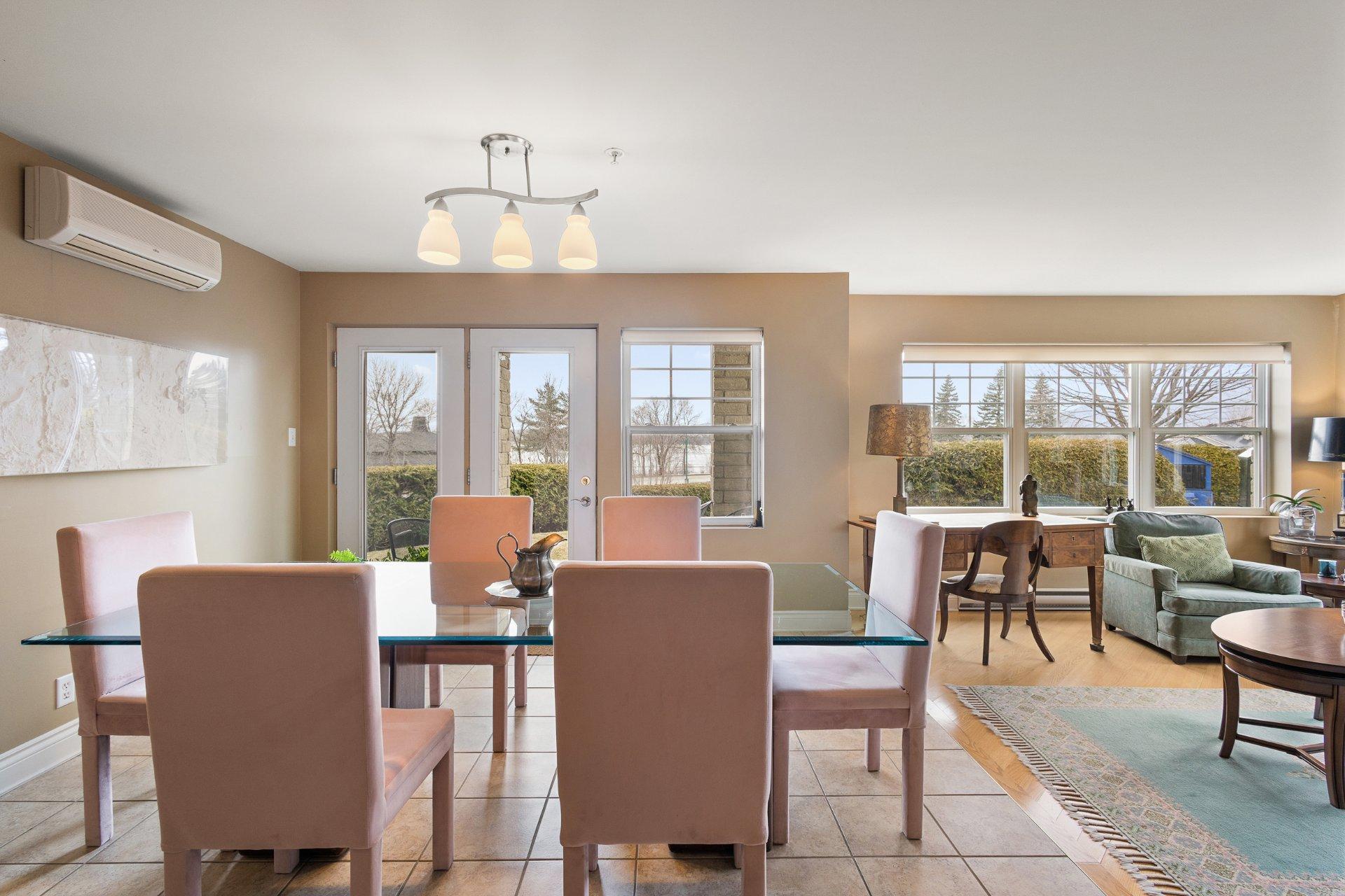 









35


Rue du Quai

, 101,
Magog,




QC
J1X2E2

