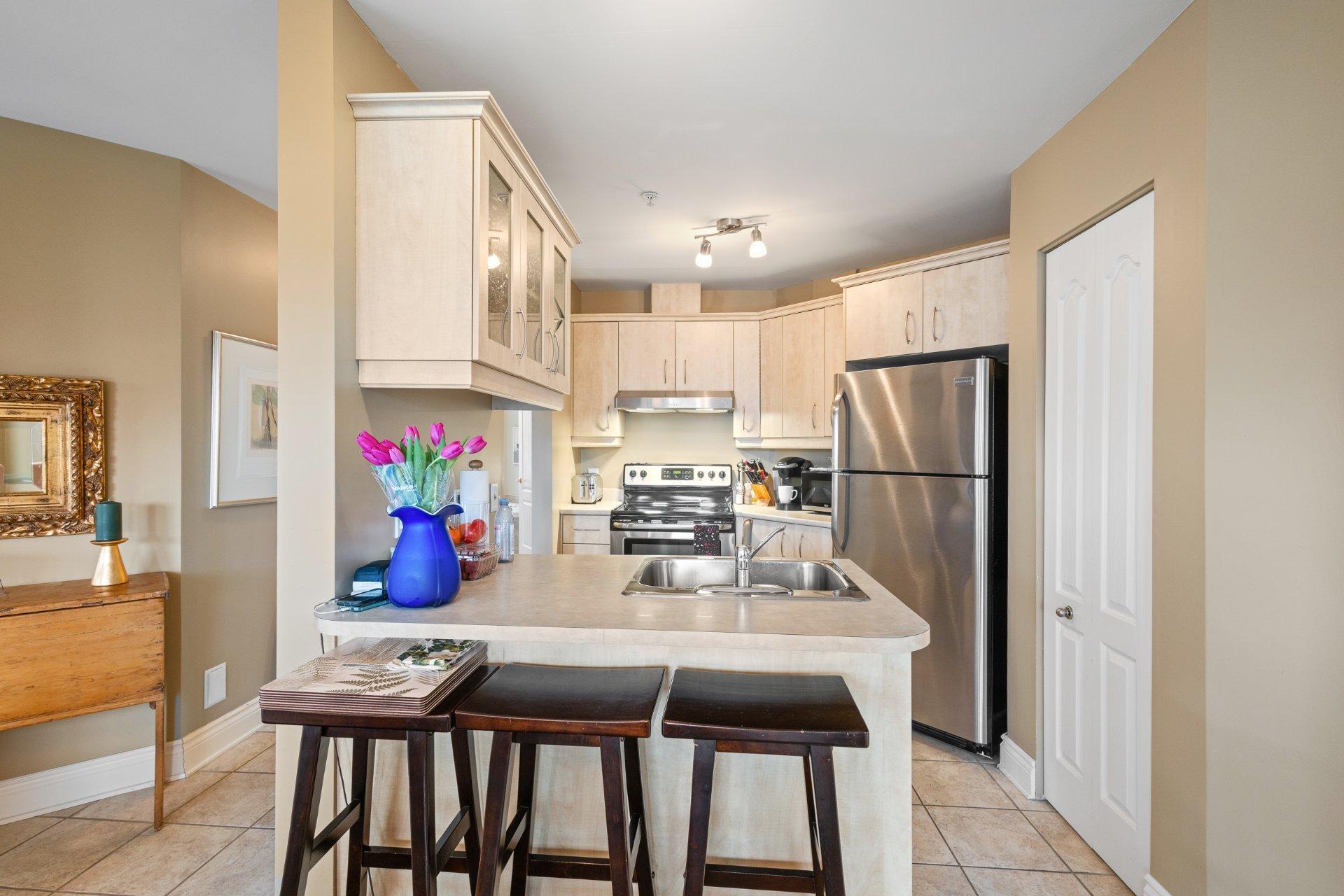 









35


Rue du Quai

, 101,
Magog,




QC
J1X2E2

