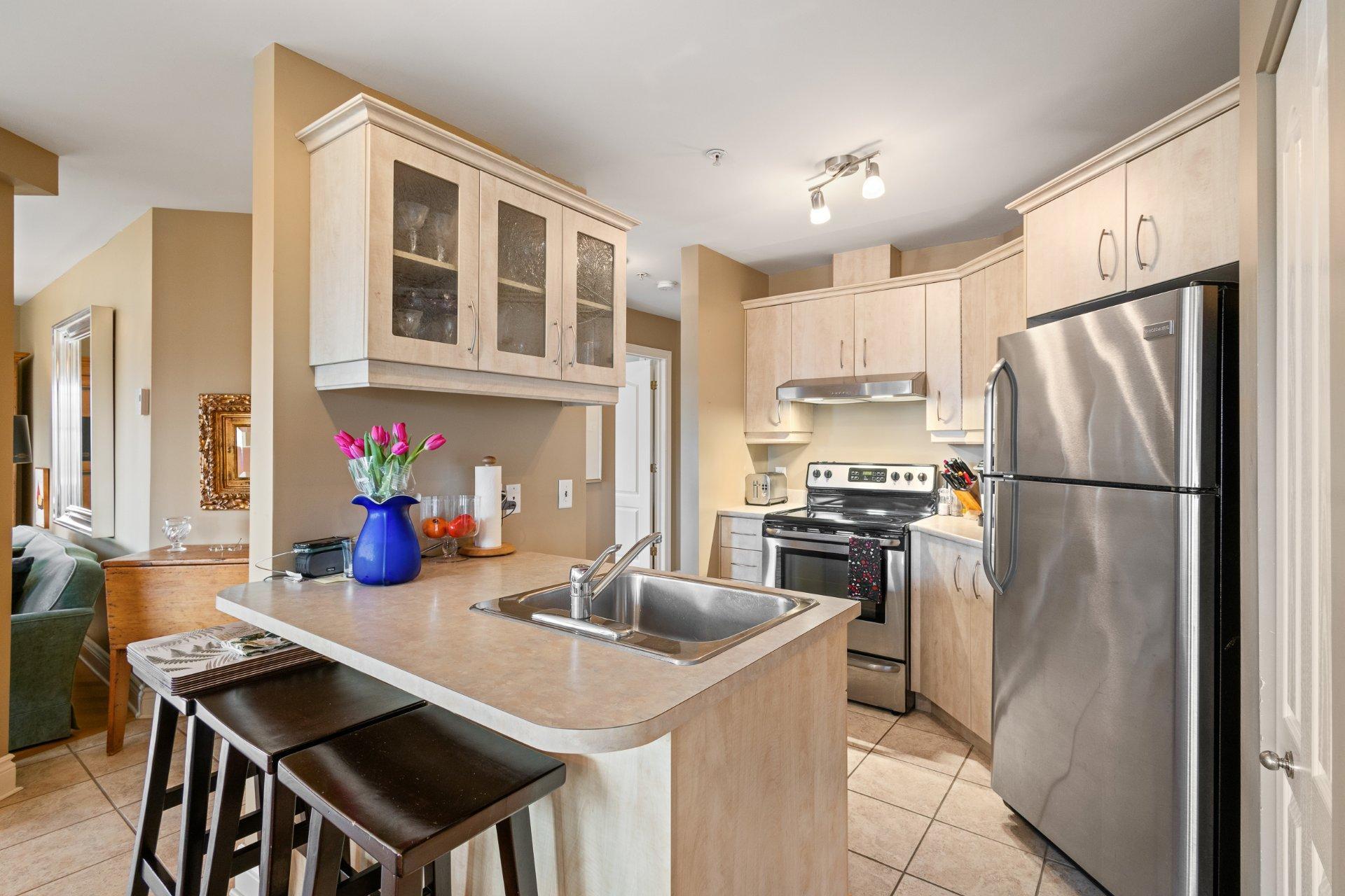 









35


Rue du Quai

, 101,
Magog,




QC
J1X2E2

