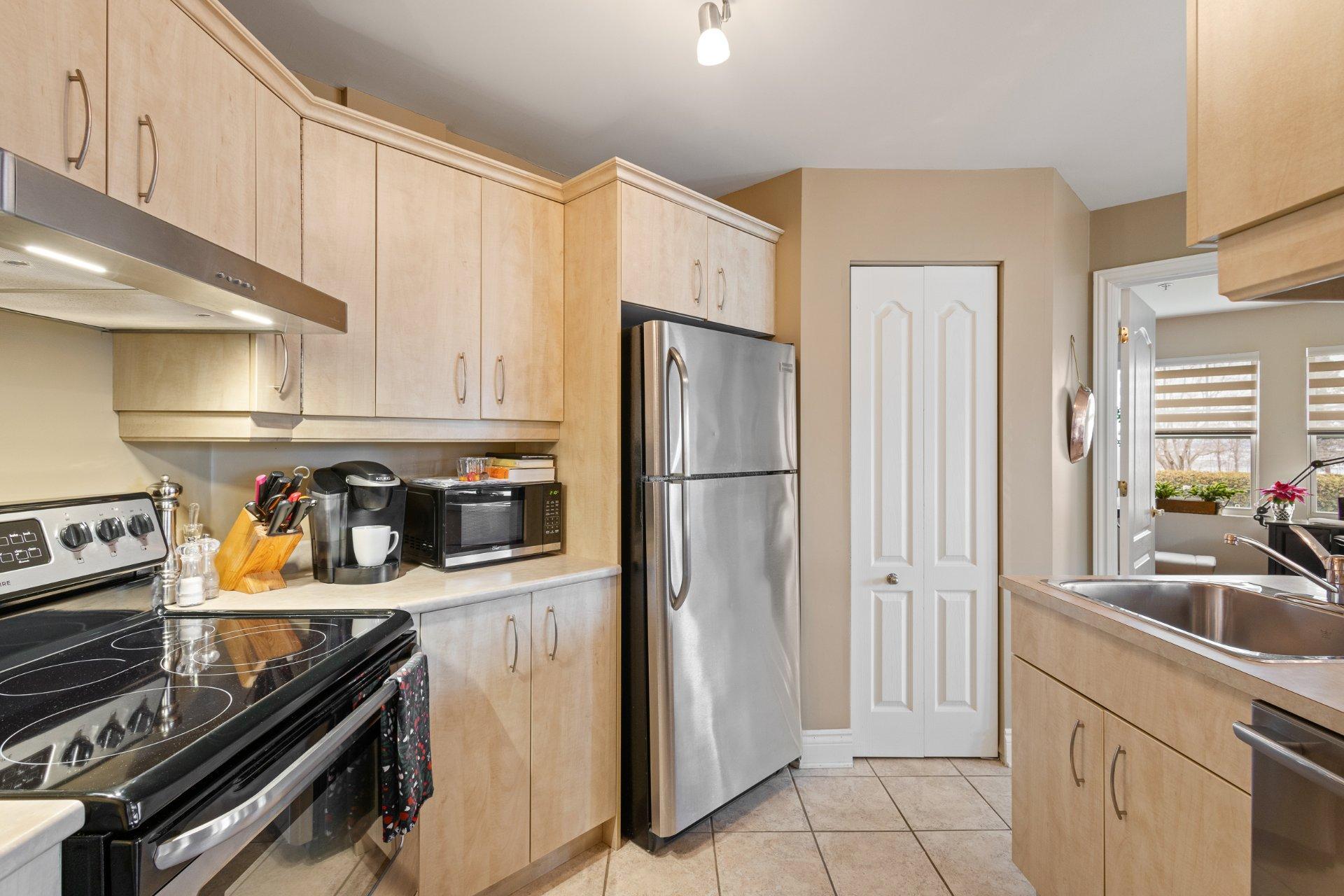 









35


Rue du Quai

, 101,
Magog,




QC
J1X2E2

