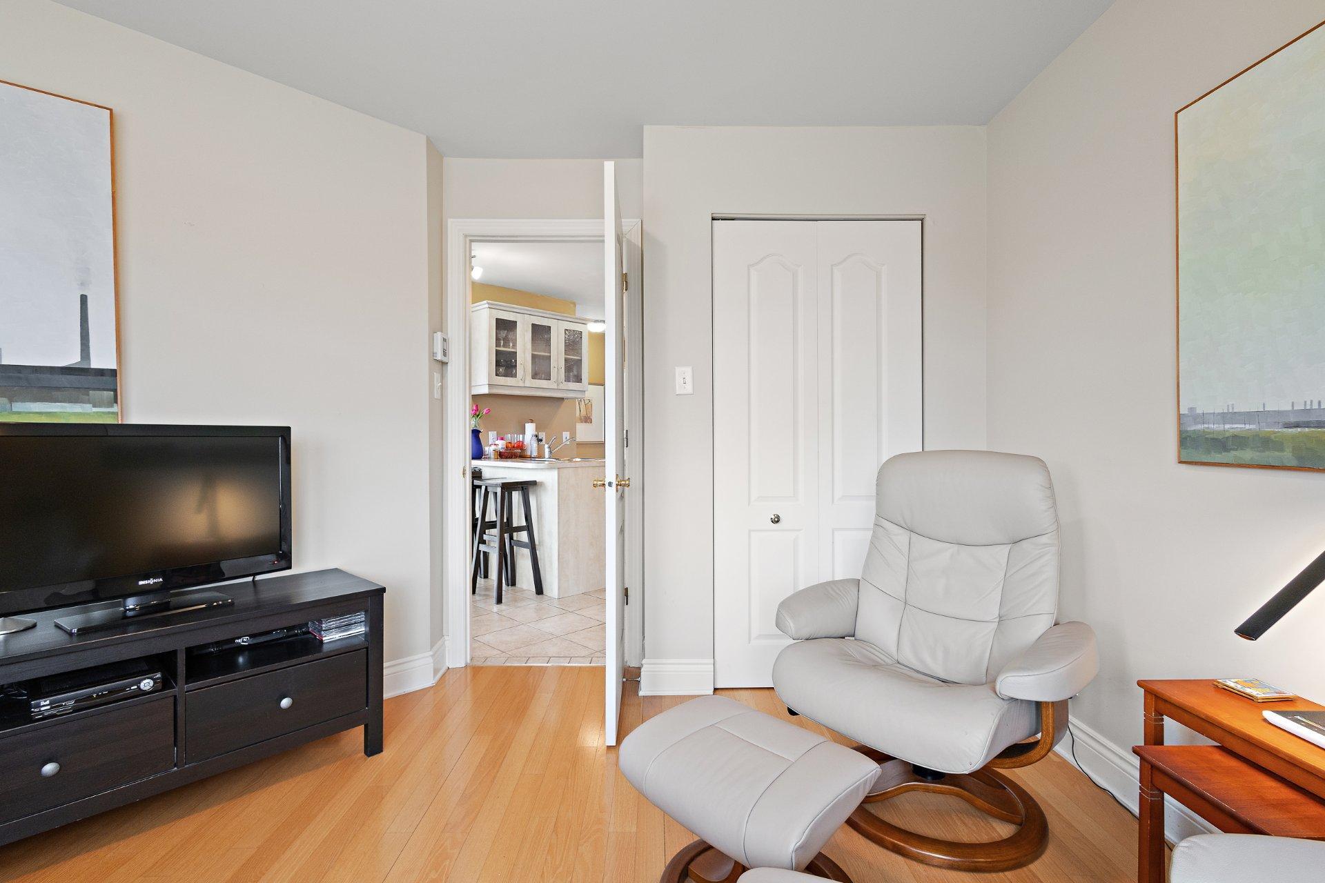 









35


Rue du Quai

, 101,
Magog,




QC
J1X2E2

