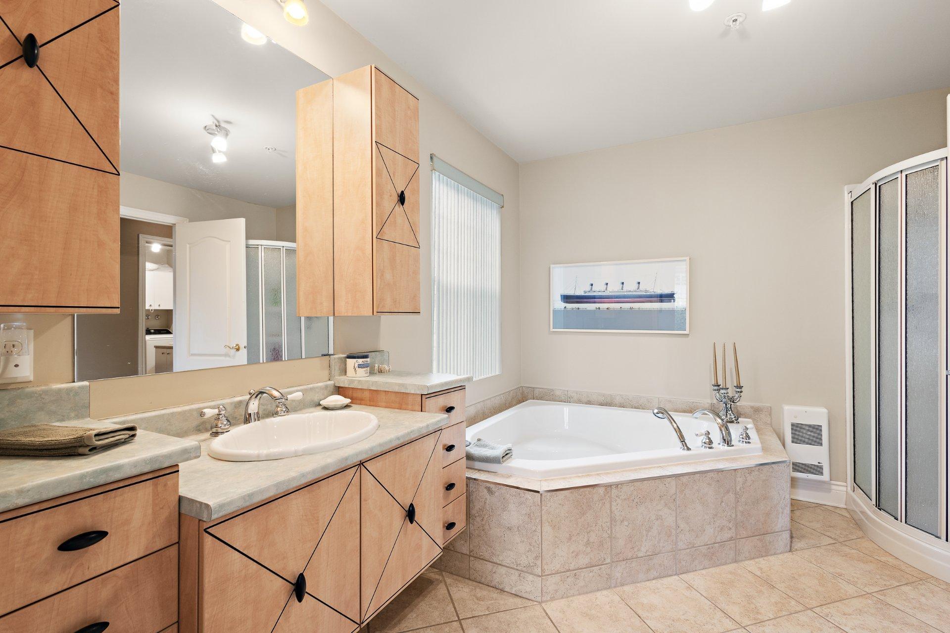 









35


Rue du Quai

, 101,
Magog,




QC
J1X2E2

