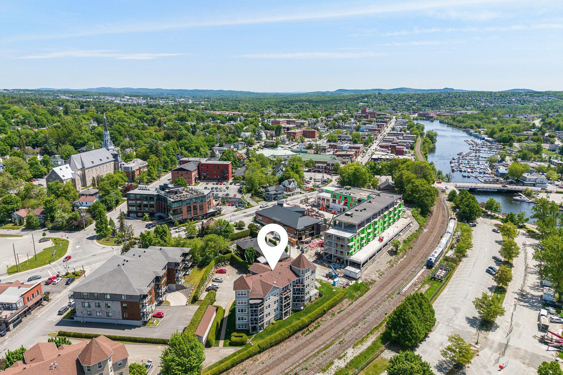 









35


Rue du Quai

, 101,
Magog,




QC
J1X2E2

