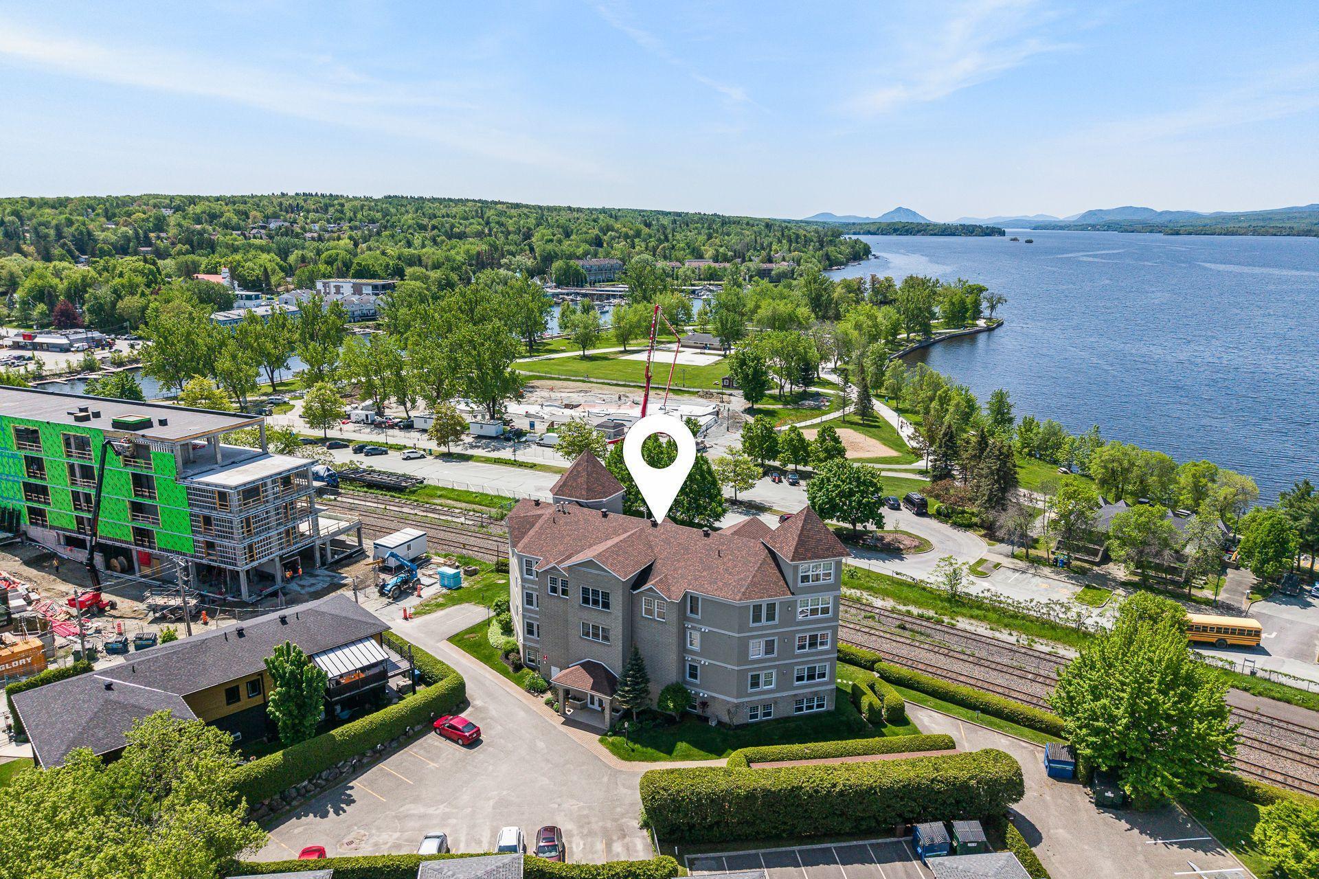









35


Rue du Quai

, 101,
Magog,




QC
J1X2E2

