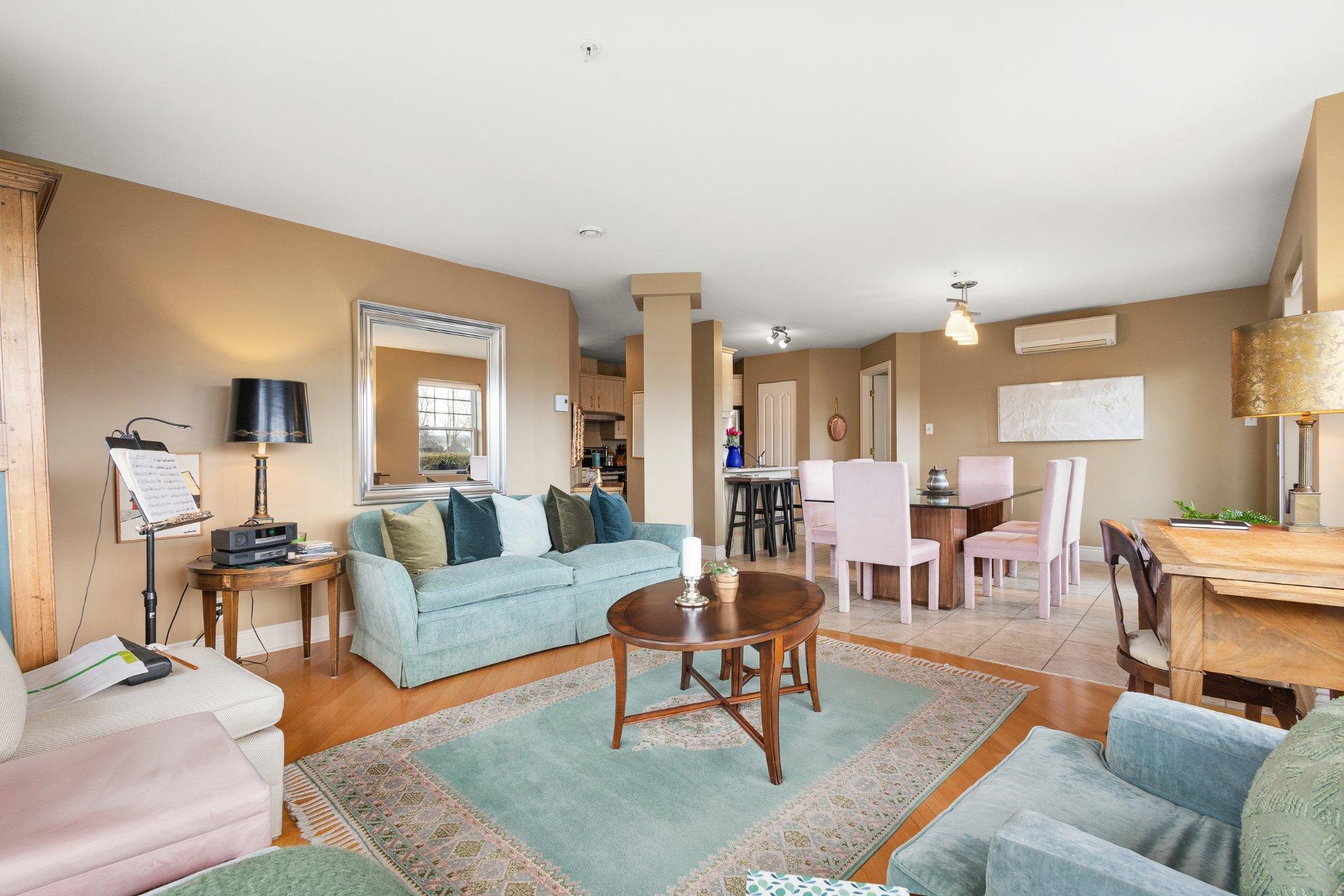 









35


Rue du Quai

, 101,
Magog,




QC
J1X2E2

