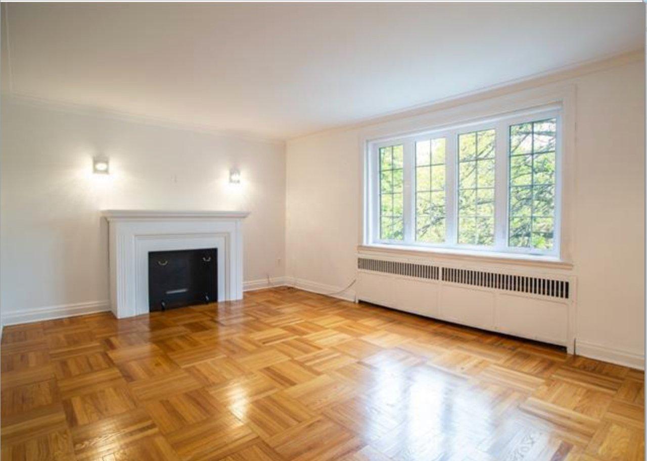 









5053

 - 5055


Av. Victoria

,
Montréal (Côte-des-Neiges/Notre-Dame-de-Grâce),




QC
H3W2N2

