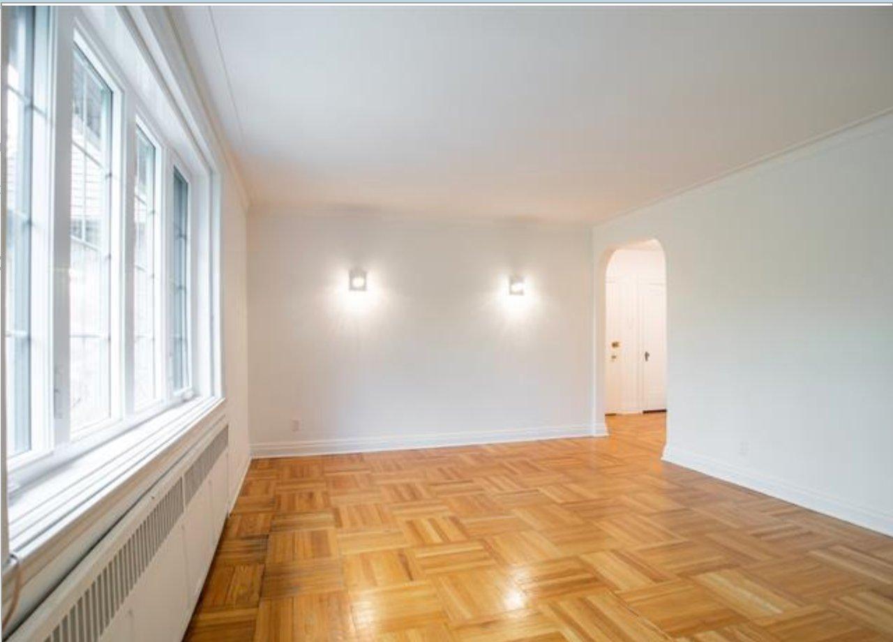 









5053

 - 5055


Av. Victoria

,
Montréal (Côte-des-Neiges/Notre-Dame-de-Grâce),




QC
H3W2N2

