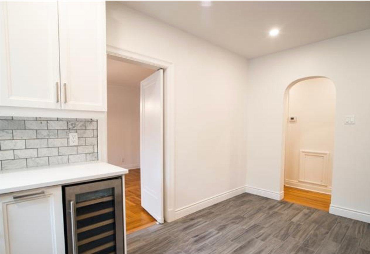 









5053

 - 5055


Av. Victoria

,
Montréal (Côte-des-Neiges/Notre-Dame-de-Grâce),




QC
H3W2N2

