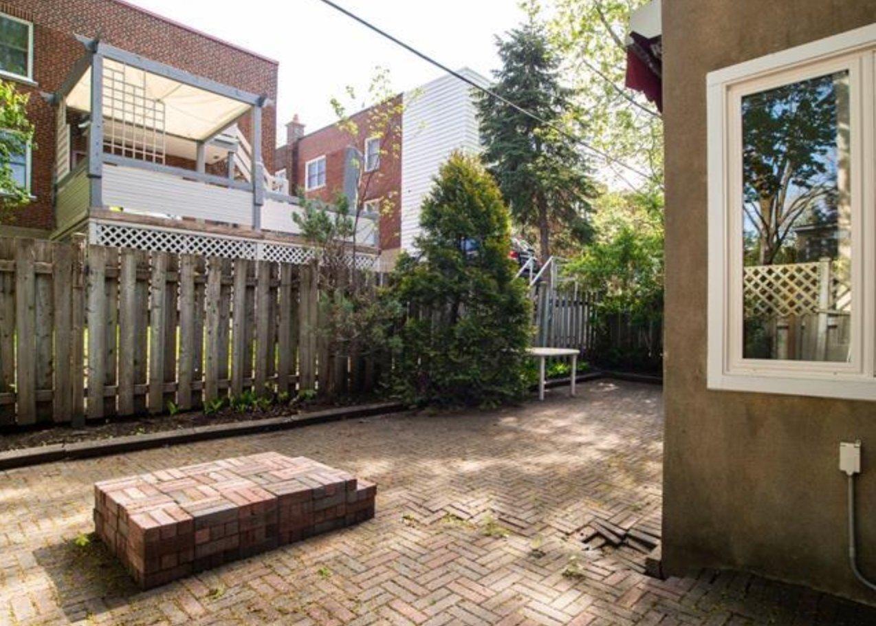 









5053

 - 5055


Av. Victoria

,
Montréal (Côte-des-Neiges/Notre-Dame-de-Grâce),




QC
H3W2N2

