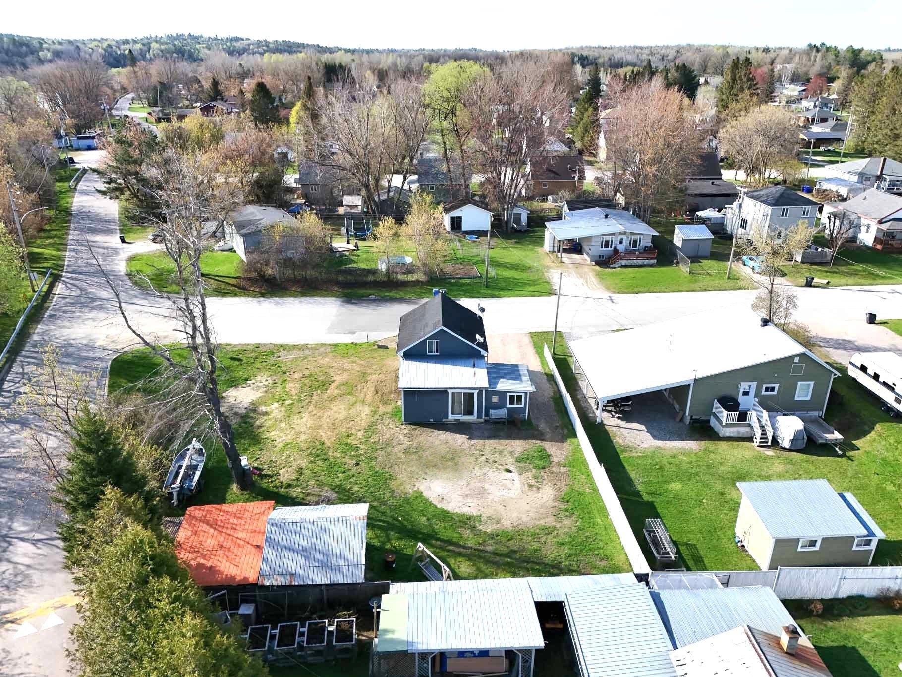 









492


Rue Ste-Anne

,
Maniwaki,




QC
J9E1J7

